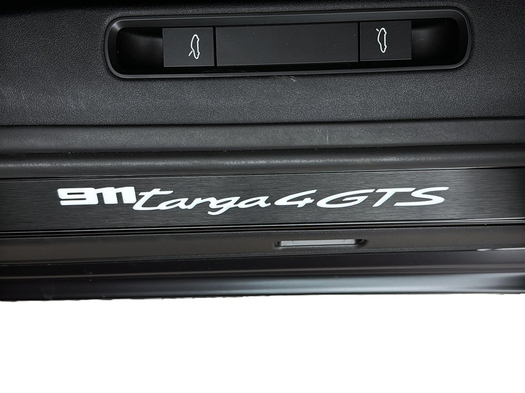 Porsche 911 Targa 4 GTS 2025 à Laval, Québec - 34 - w1024h768px