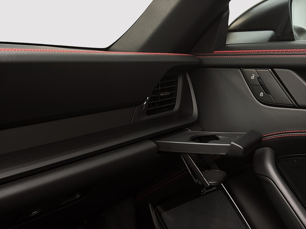 Porsche 911 Targa 4 GTS 2025 à Laval, Québec - 30 - w1024h768px