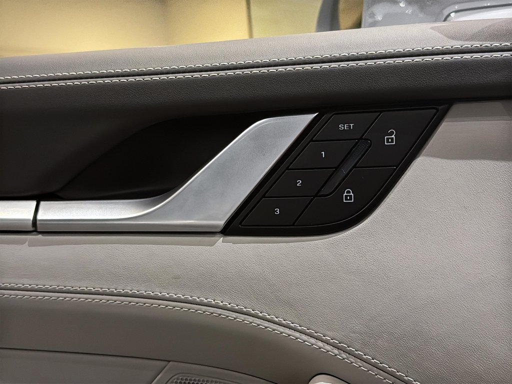 2025 Porsche 911 Carrera S Cabriolet Premium Package in Laval, Quebec - 32 - w1024h768px