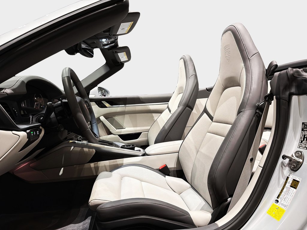 2025 Porsche 911 Carrera S Cabriolet Premium Package in Laval, Quebec - 17 - w1024h768px