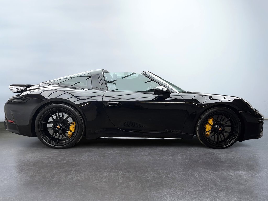 2025 Porsche 911 Targa 4 GTS Ceramic Composite Brakes in Laval, Quebec - 8 - w1024h768px