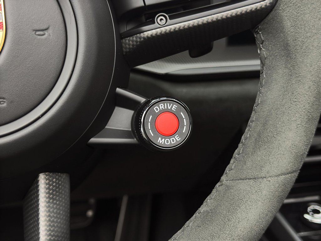 2025 Porsche 911 Targa 4 GTS Ceramic Composite Brakes in Laval, Quebec - 20 - w1024h768px