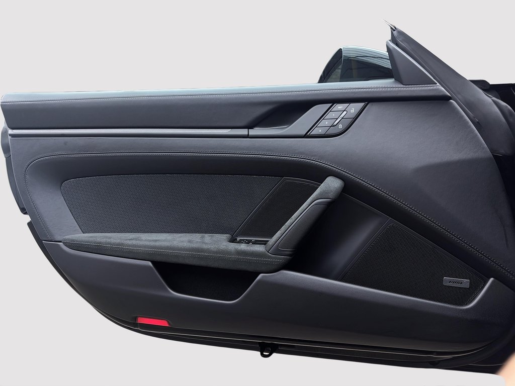 2025 Porsche 911 Targa 4 GTS Ceramic Composite Brakes in Laval, Quebec - 31 - w1024h768px