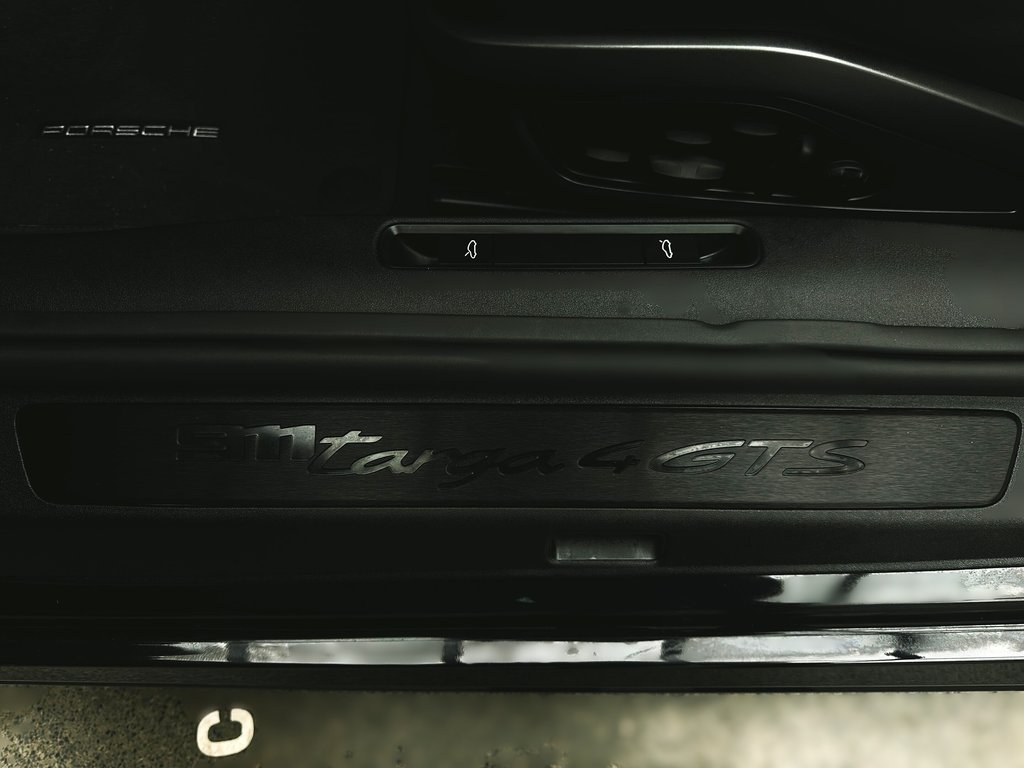 2025 Porsche 911 Targa 4 GTS Ceramic Composite Brakes in Laval, Quebec - 34 - w1024h768px