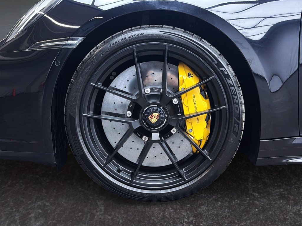 2025 Porsche 911 Targa 4 GTS Ceramic Composite Brakes in Laval, Quebec - 14 - w1024h768px