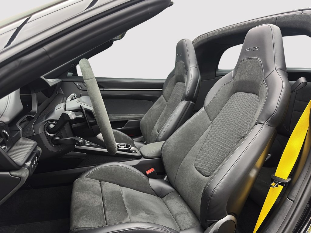 2025 Porsche 911 Targa 4 GTS Ceramic Composite Brakes in Laval, Quebec - 17 - w1024h768px