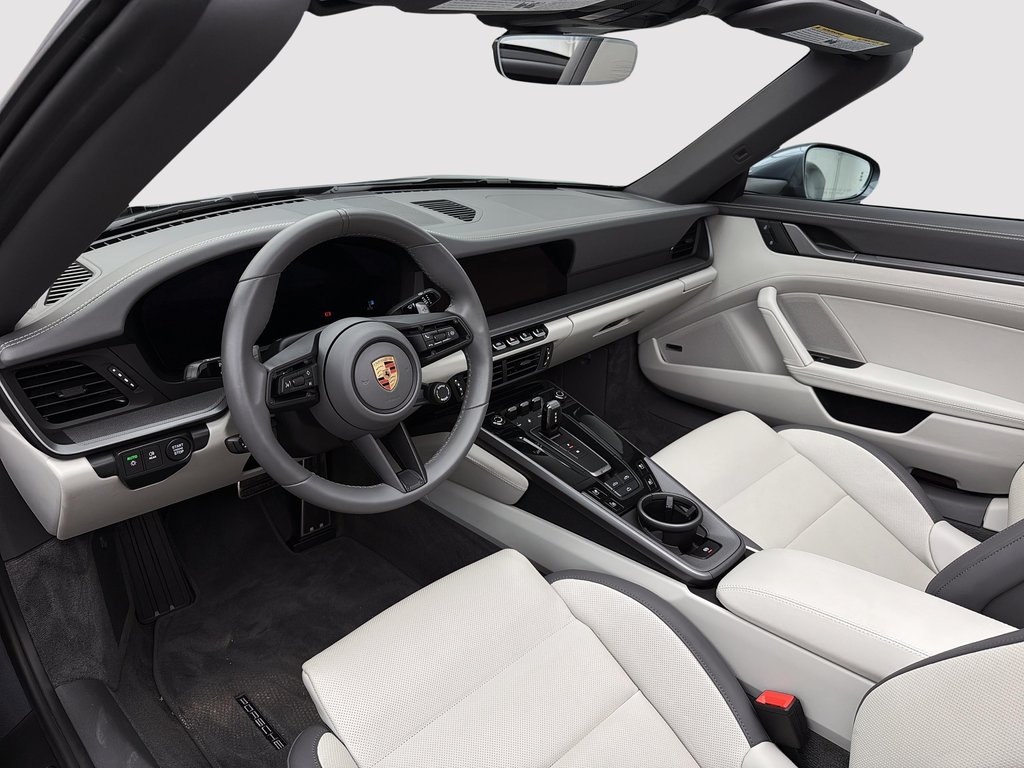 2025 Porsche 911 Carrera Cabriolet Premium Package in Laval, Quebec - 16 - w1024h768px