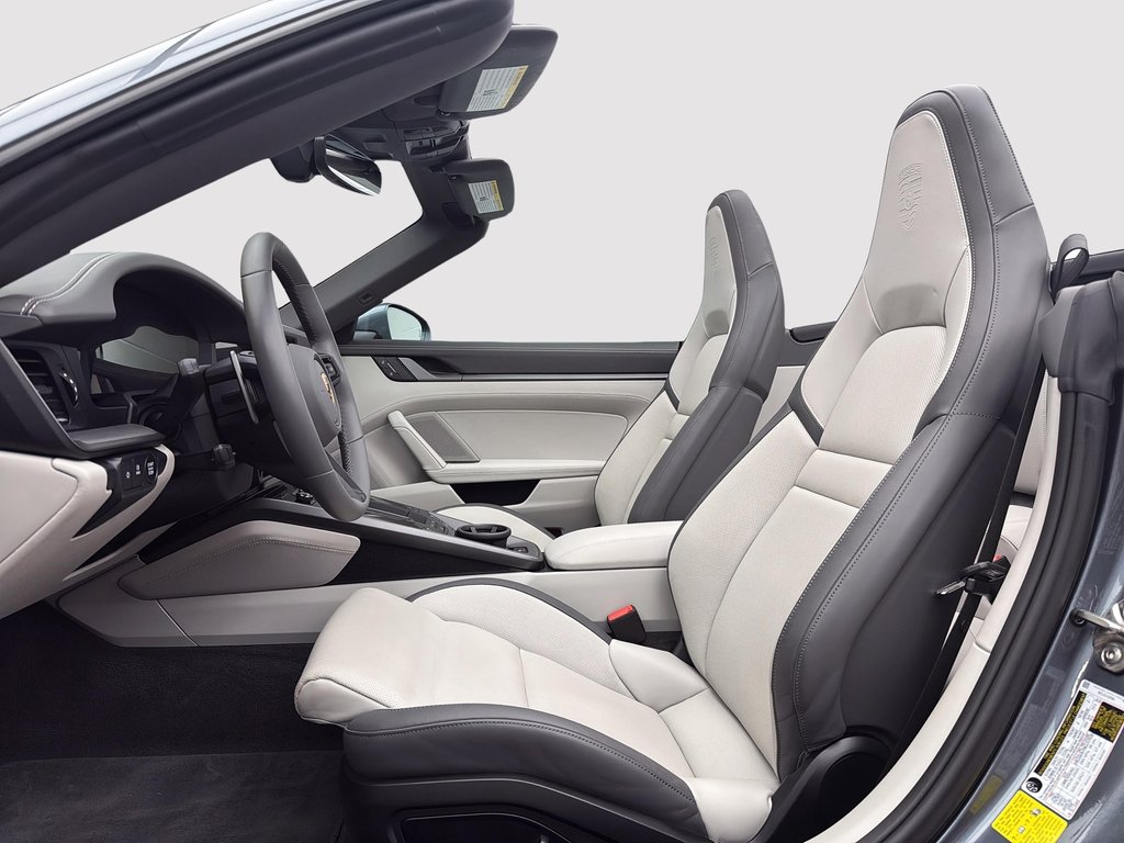 2025 Porsche 911 Carrera Cabriolet Premium Package in Laval, Quebec - 17 - w1024h768px