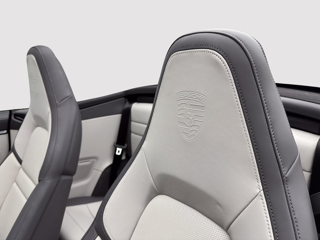 2025 Porsche 911 Carrera Cabriolet Premium Package in Laval, Quebec - 28 - w1024h768px