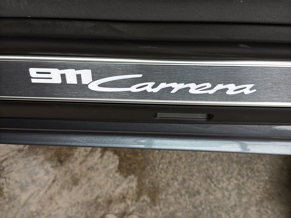 2025 Porsche 911 Carrera Cabriolet Premium Package in Laval, Quebec - 33 - w1024h768px