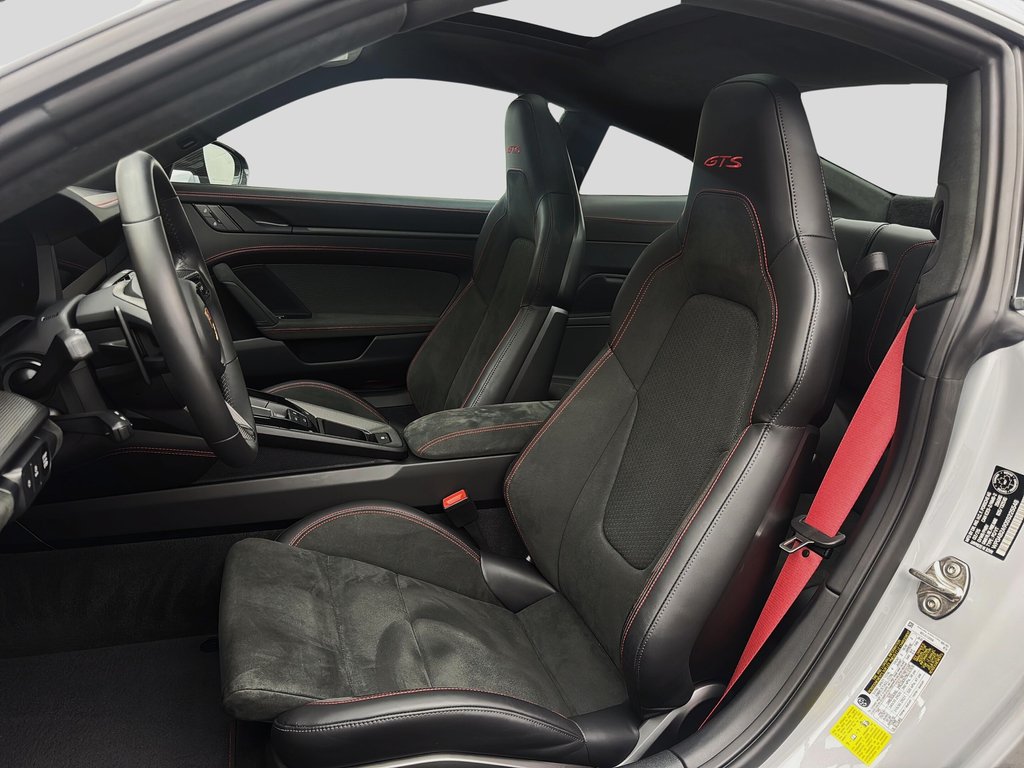 Porsche 911 Carrera 4 GTS SportDesign Package 2025 à Laval, Québec - 16 - w1024h768px