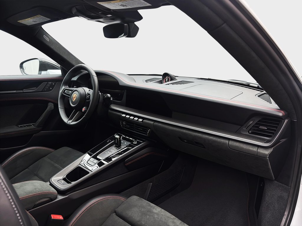 Porsche 911 Carrera 4 GTS SportDesign Package 2025 à Laval, Québec - 27 - w1024h768px