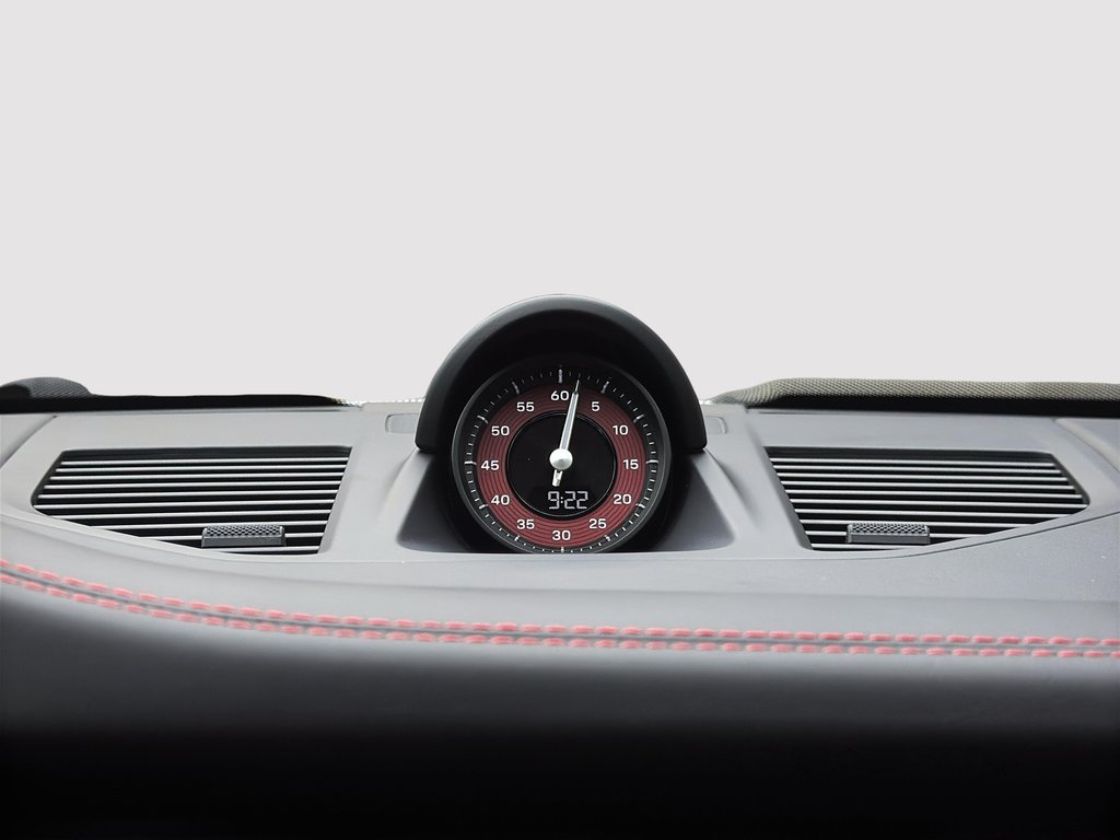 Porsche 911 Carrera 4 GTS SportDesign Package 2025 à Laval, Québec - 23 - w1024h768px