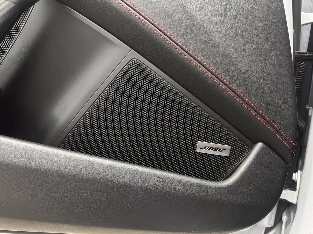 Porsche 911 Carrera 4 GTS SportDesign Package 2025 à Laval, Québec - 33 - w1024h768px