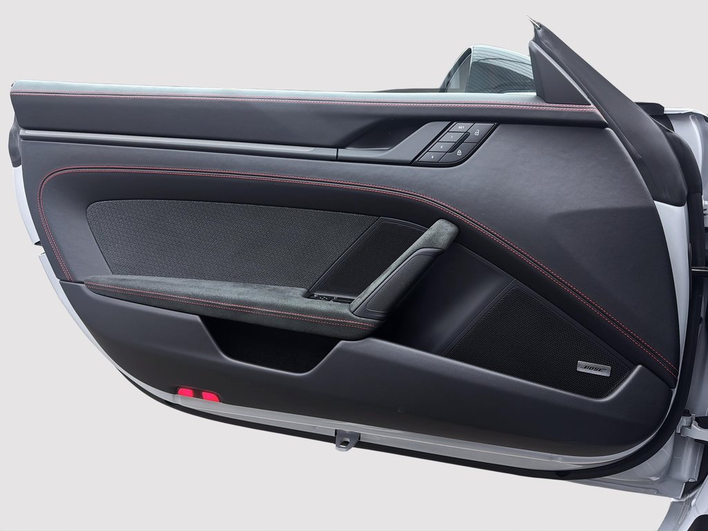 Porsche 911 Carrera 4 GTS SportDesign Package 2025 à Laval, Québec - 30 - w1024h768px