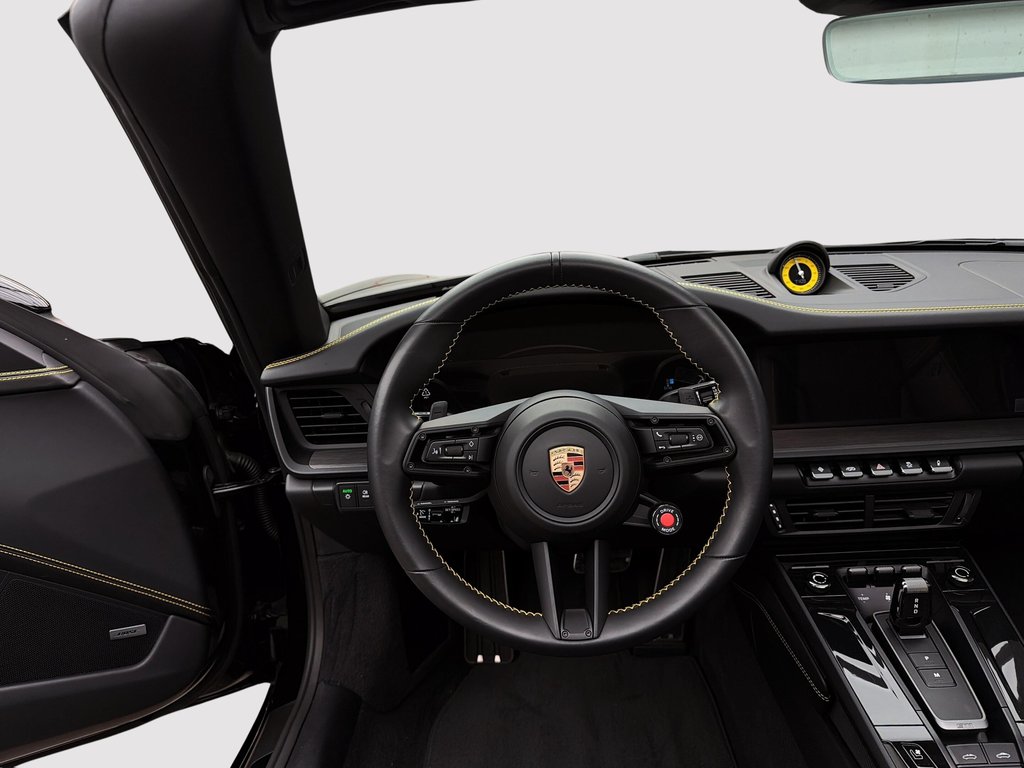 2025 Porsche 911 Targa 4 GTS Ceramic Composite Brakes in Laval, Quebec - 17 - w1024h768px