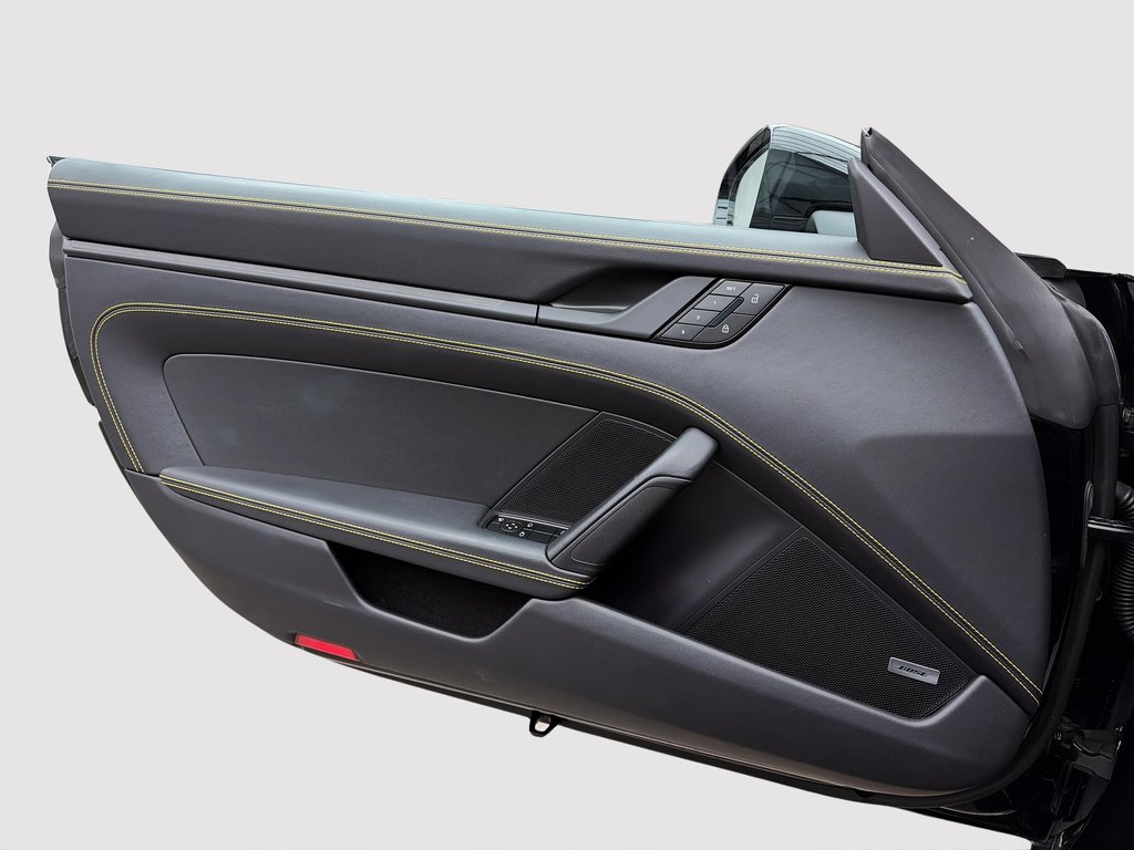 2025 Porsche 911 Targa 4 GTS Ceramic Composite Brakes in Laval, Quebec - 30 - w1024h768px