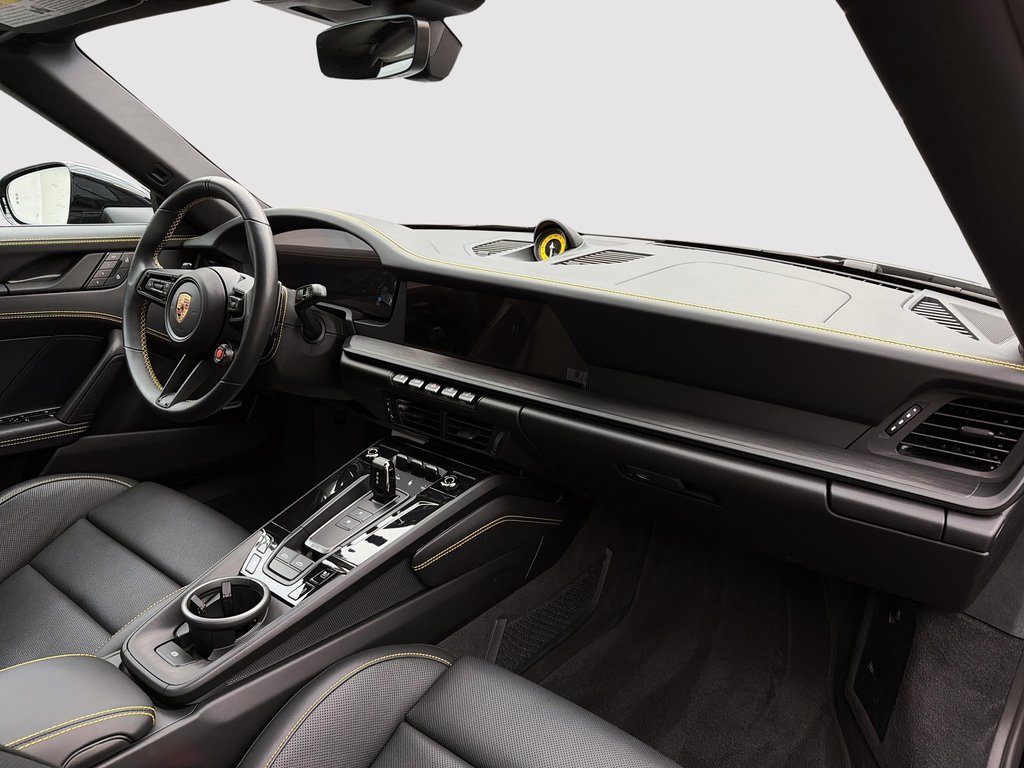 2025 Porsche 911 Targa 4 GTS Ceramic Composite Brakes in Laval, Quebec - 27 - w1024h768px