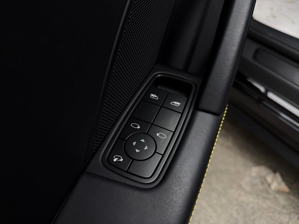 2025 Porsche 911 Targa 4 GTS Ceramic Composite Brakes in Laval, Quebec - 32 - w1024h768px