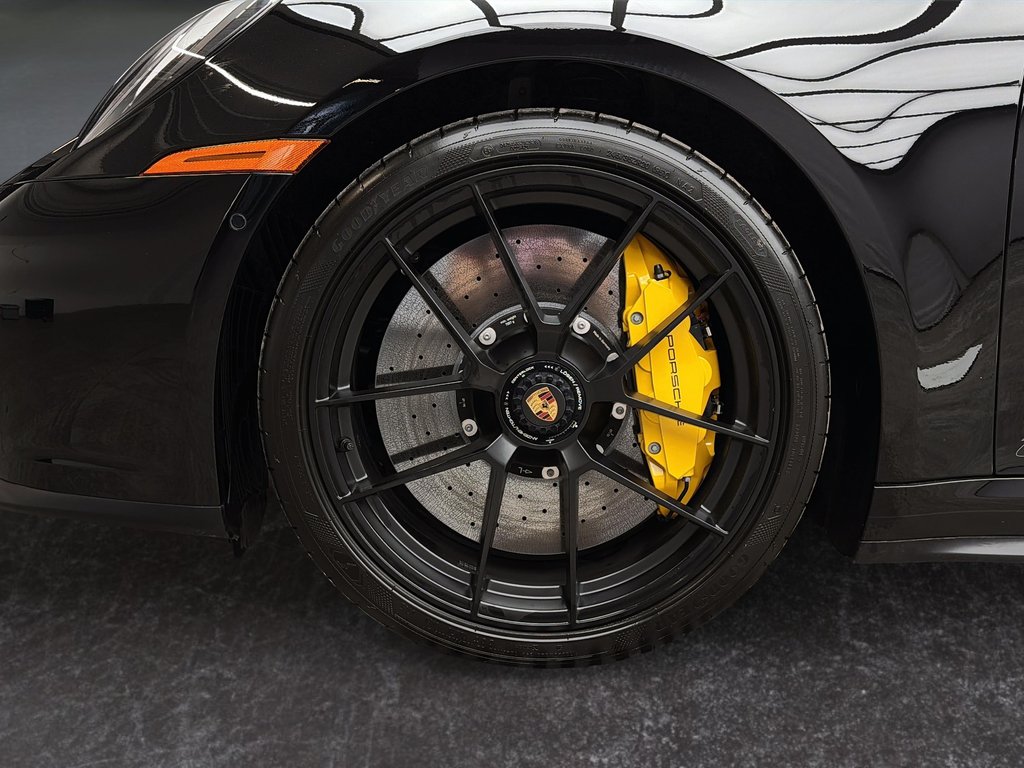 2025 Porsche 911 Targa 4 GTS Ceramic Composite Brakes in Laval, Quebec - 13 - w1024h768px