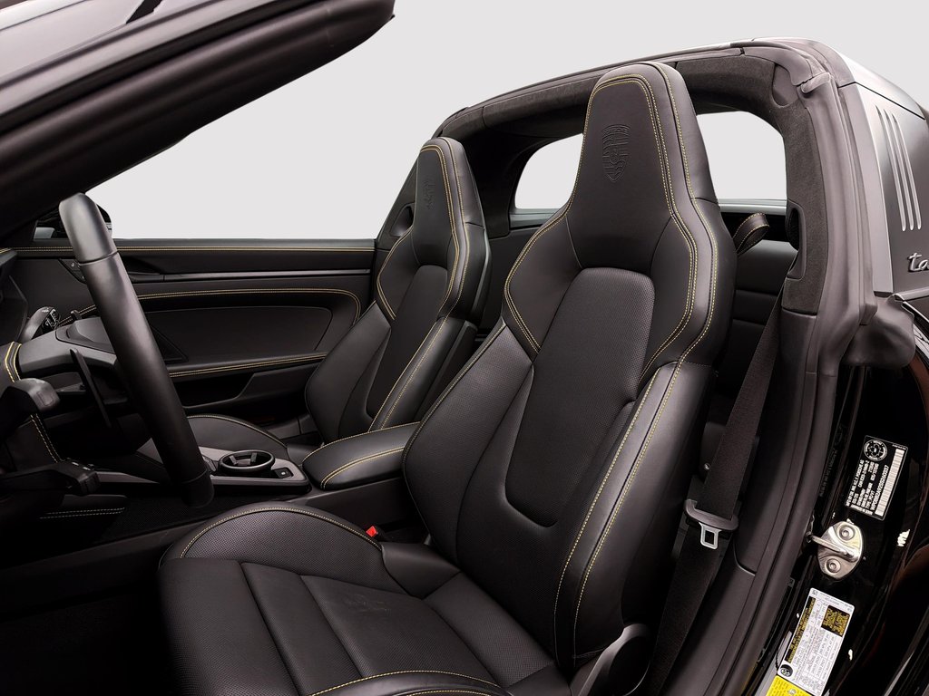 2025 Porsche 911 Targa 4 GTS Ceramic Composite Brakes in Laval, Quebec - 16 - w1024h768px