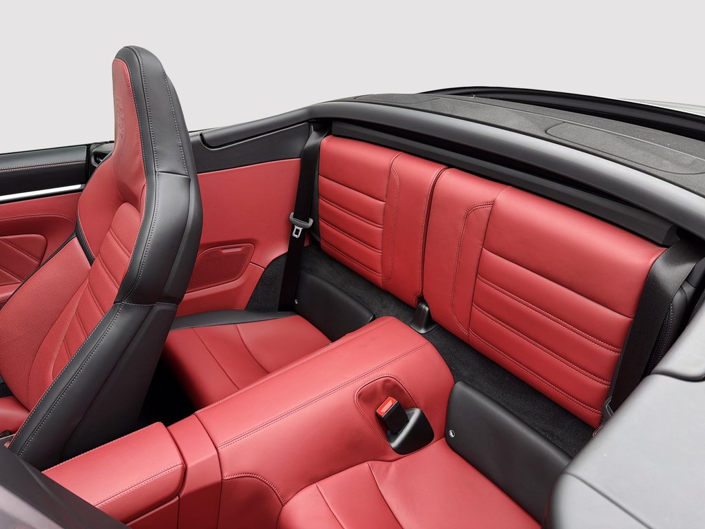 Porsche 911 Carrera 4 GTS Cabriolet Premium Package 2025 à Laval, Québec - 28 - w1024h768px