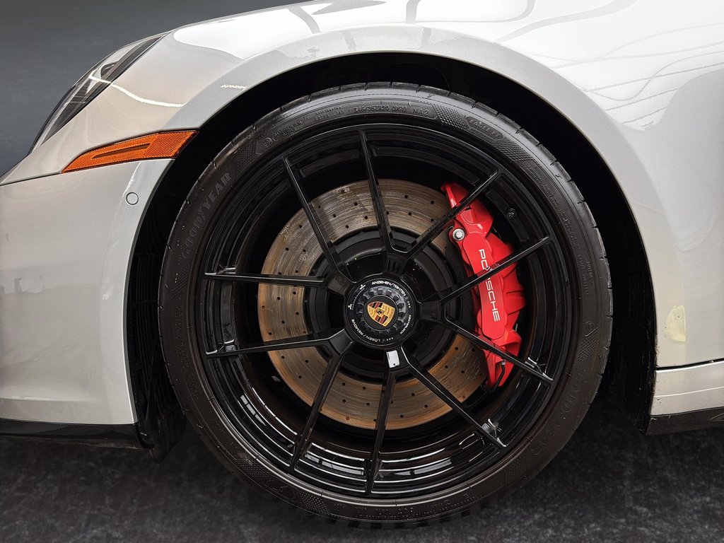 Porsche 911 Carrera 4 GTS Cabriolet Premium Package 2025 à Laval, Québec - 14 - w1024h768px