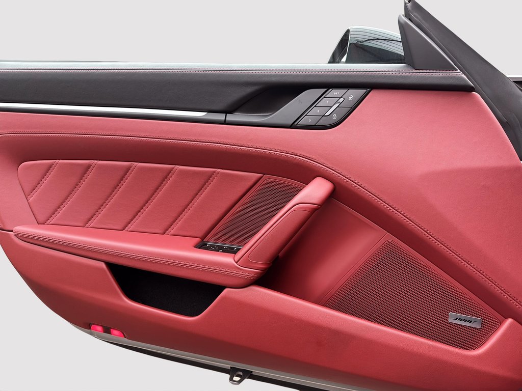 Porsche 911 Carrera 4 GTS Cabriolet Premium Package 2025 à Laval, Québec - 30 - w1024h768px