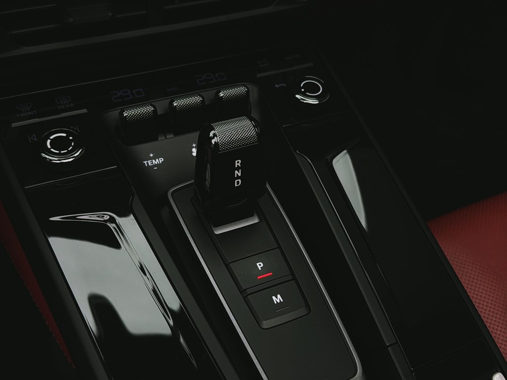 Porsche 911 Carrera 4 GTS Cabriolet Premium Package 2025 à Laval, Québec - 25 - w1024h768px