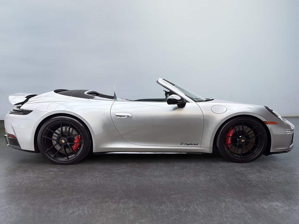 Porsche 911 Carrera 4 GTS Cabriolet Premium Package 2025 à Laval, Québec - 8 - w1024h768px