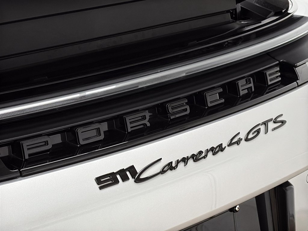 Porsche 911 Carrera 4 GTS Cabriolet Premium Package 2025 à Laval, Québec - 11 - w1024h768px