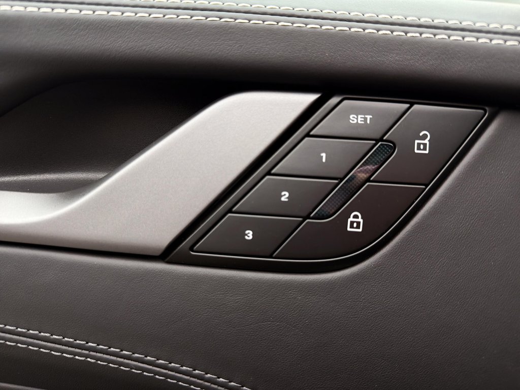 2025 Porsche 911 Carrera Premium Package in Laval, Quebec - 29 - w1024h768px