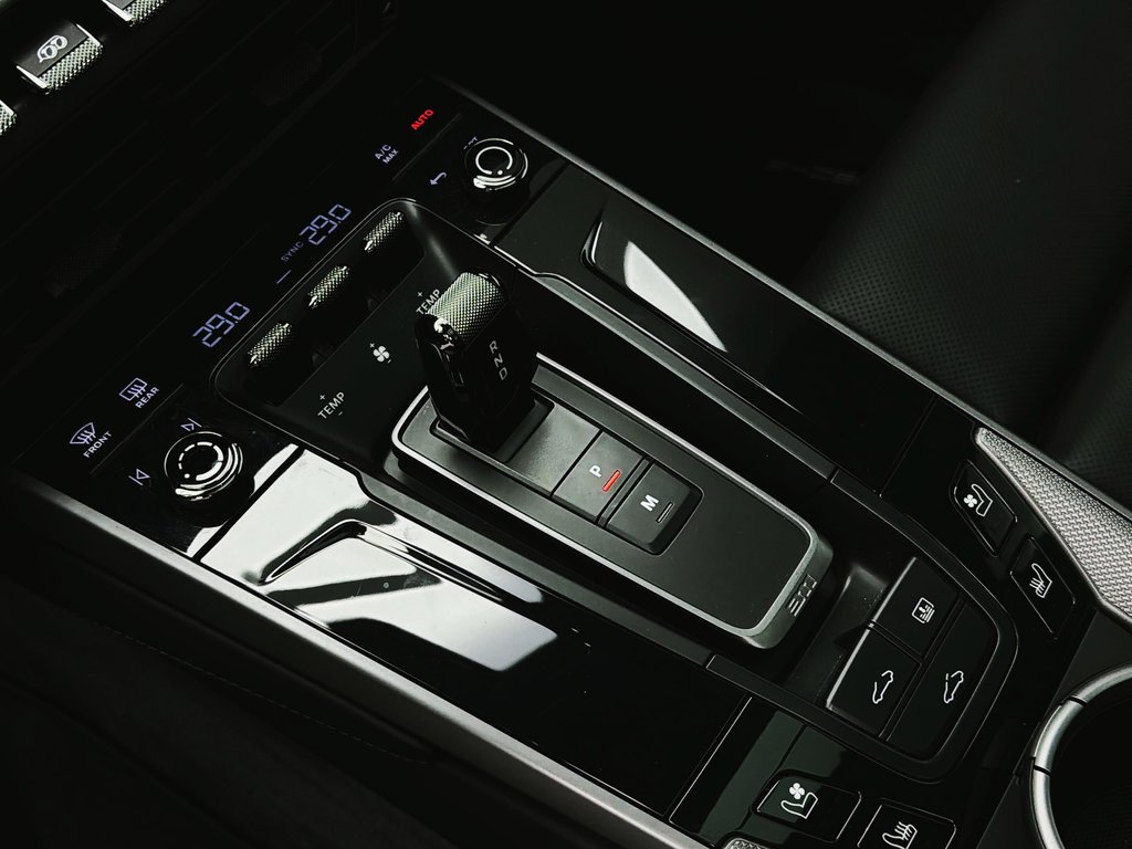 2025 Porsche 911 Carrera Premium Package in Laval, Quebec - 22 - w1024h768px
