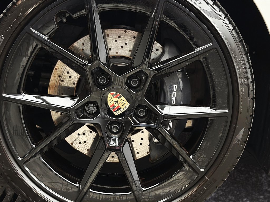 2025 Porsche 911 Carrera Premium Package in Laval, Quebec - 12 - w1024h768px