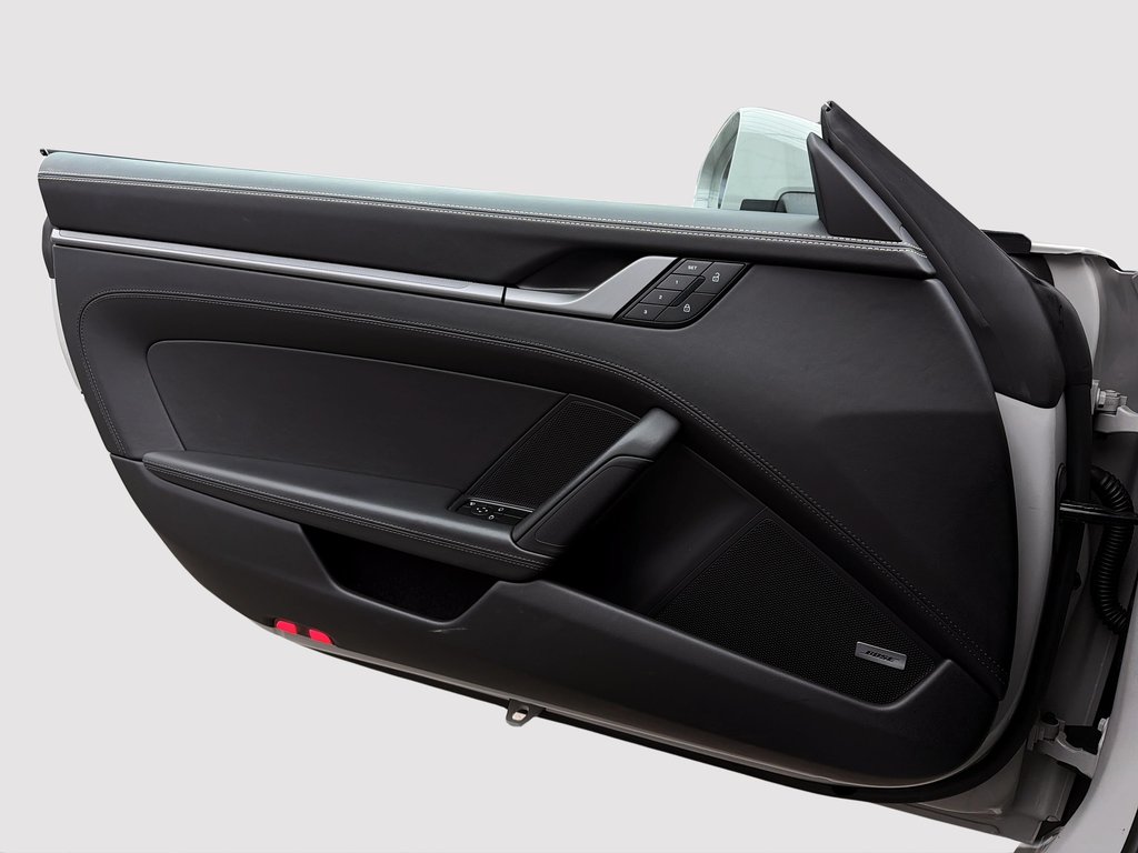 2025 Porsche 911 Carrera Premium Package in Laval, Quebec - 28 - w1024h768px