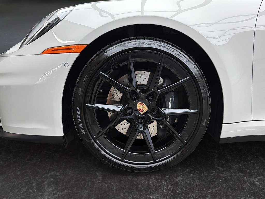 2025 Porsche 911 Carrera Premium Package in Laval, Quebec - 11 - w1024h768px