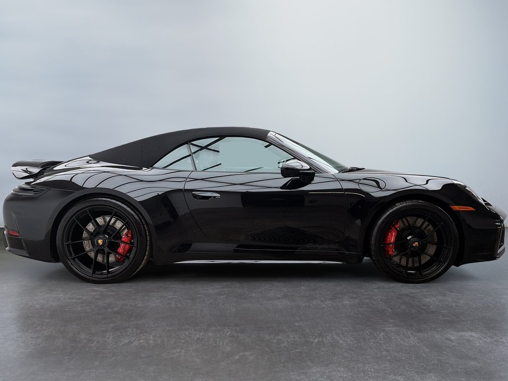 2025 Porsche 911 Carrera 4 GTS Cabriolet Premium Package in Laval, Quebec - 8 - w1024h768px
