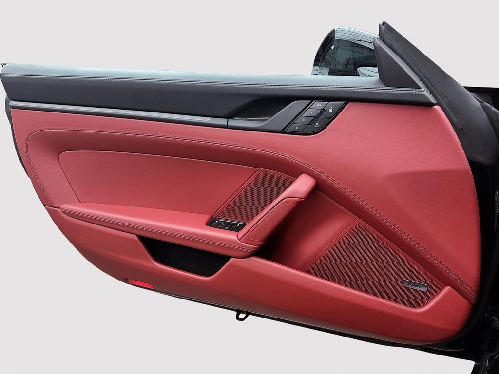 2025 Porsche 911 Carrera 4 GTS Cabriolet Premium Package in Laval, Quebec - 31 - w1024h768px