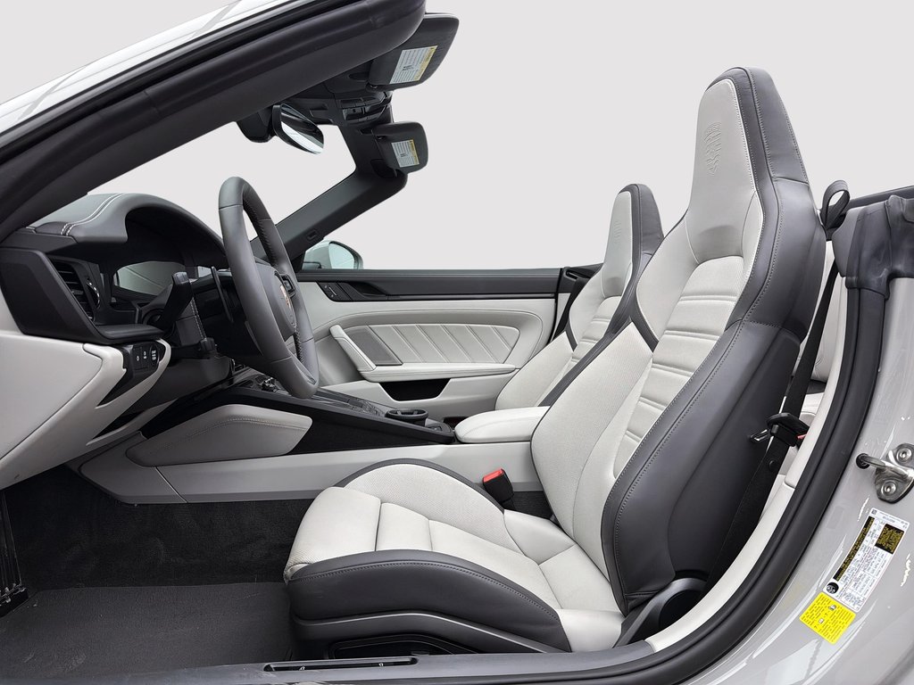 Porsche 911 Carrera 4 GTS Cabriolet 2025 à Laval, Québec - 18 - w1024h768px