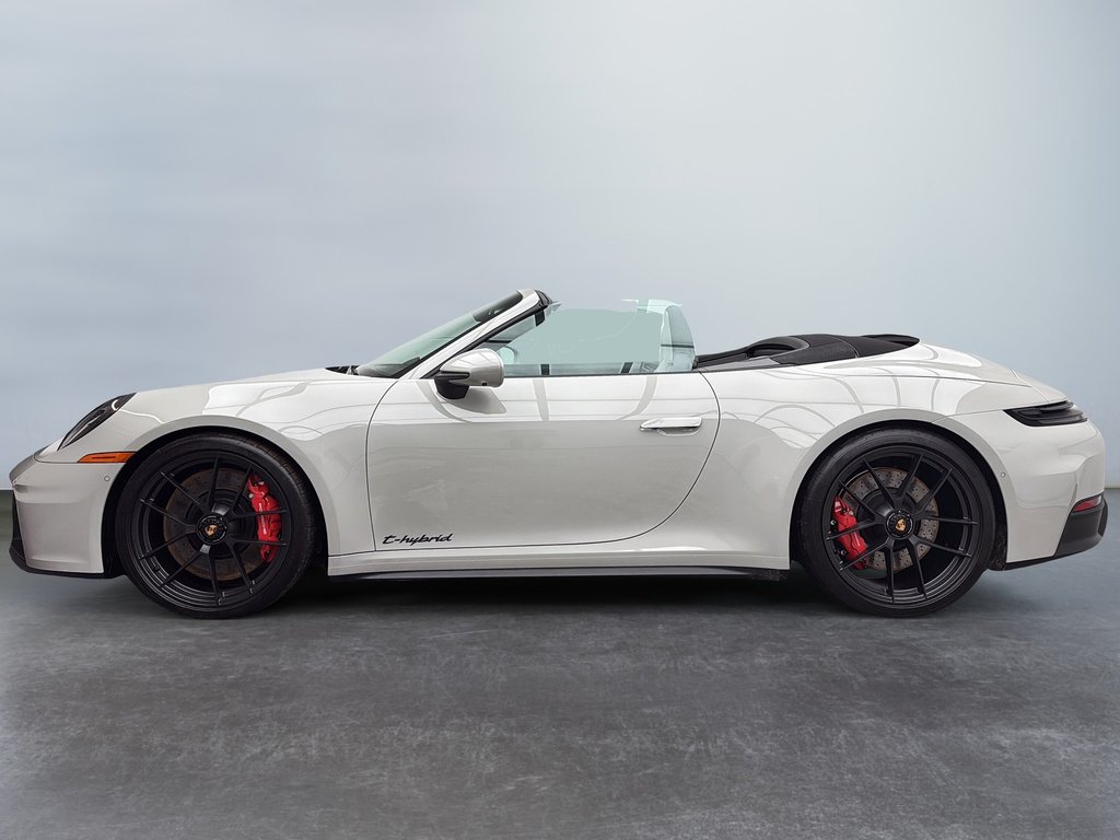 Porsche 911 Carrera 4 GTS Cabriolet 2025 à Laval, Québec - 2 - w1024h768px