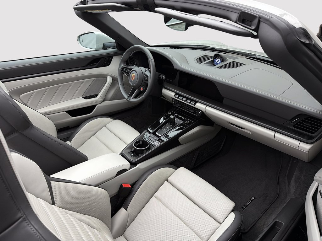 Porsche 911 Carrera 4 GTS Cabriolet 2025 à Laval, Québec - 32 - w1024h768px