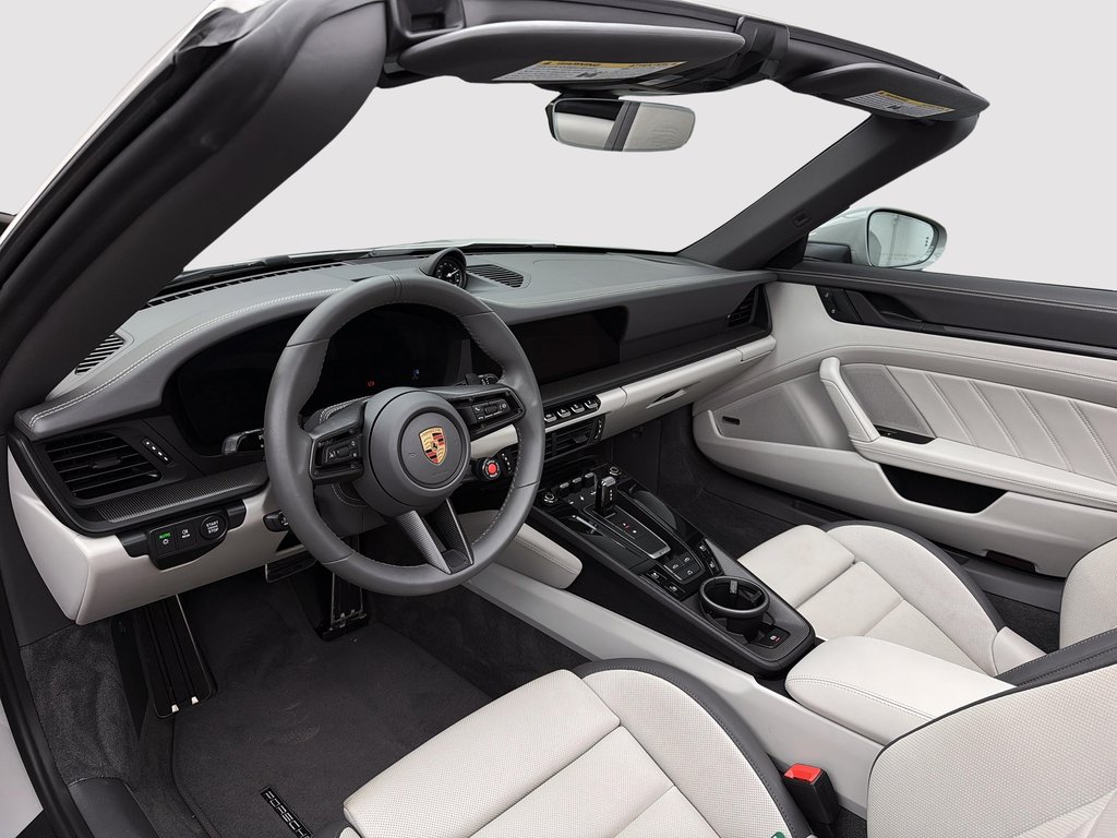 Porsche 911 Carrera 4 GTS Cabriolet 2025 à Laval, Québec - 17 - w1024h768px