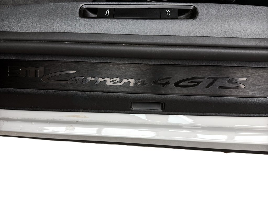 Porsche 911 Carrera 4 GTS Cabriolet 2025 à Laval, Québec - 36 - w1024h768px