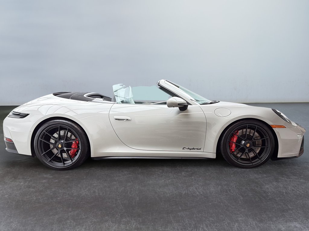 Porsche 911 Carrera 4 GTS Cabriolet 2025 à Laval, Québec - 8 - w1024h768px