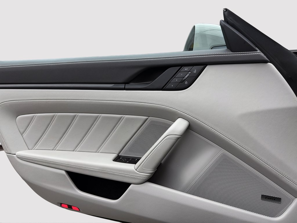 Porsche 911 Carrera 4 GTS Cabriolet 2025 à Laval, Québec - 33 - w1024h768px