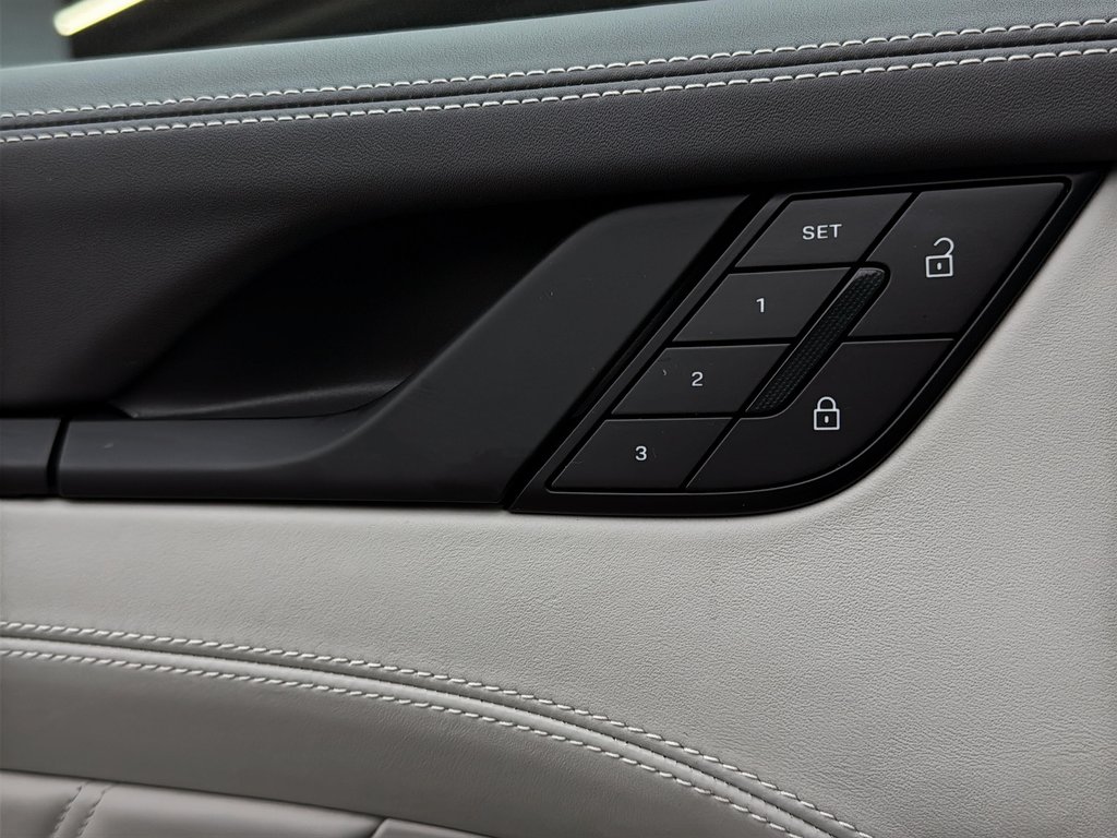 Porsche 911 Carrera 4 GTS Cabriolet 2025 à Laval, Québec - 34 - w1024h768px