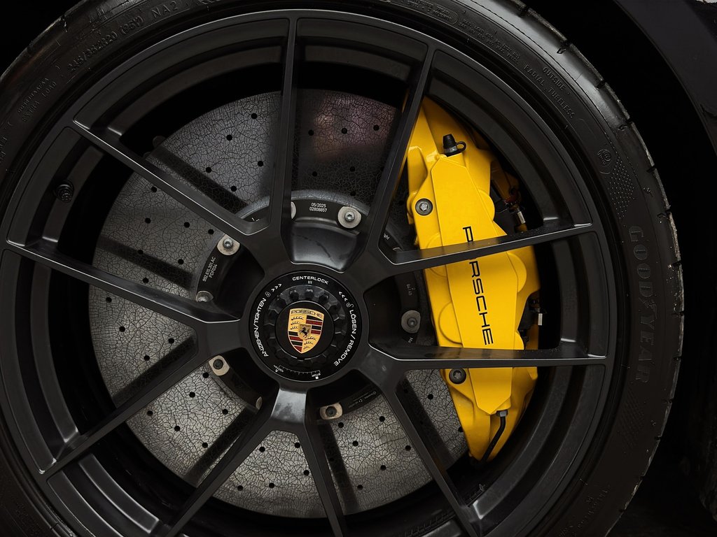 2025 Porsche 911 Carrera 4 GTS Cabriolet Ceramic Composite Brakes in Laval, Quebec - 15 - w1024h768px