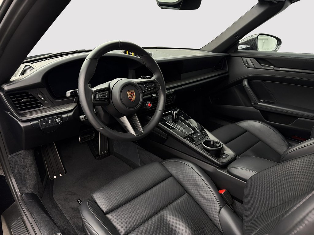 2025 Porsche 911 Carrera 4 GTS Cabriolet Ceramic Composite Brakes in Laval, Quebec - 16 - w1024h768px