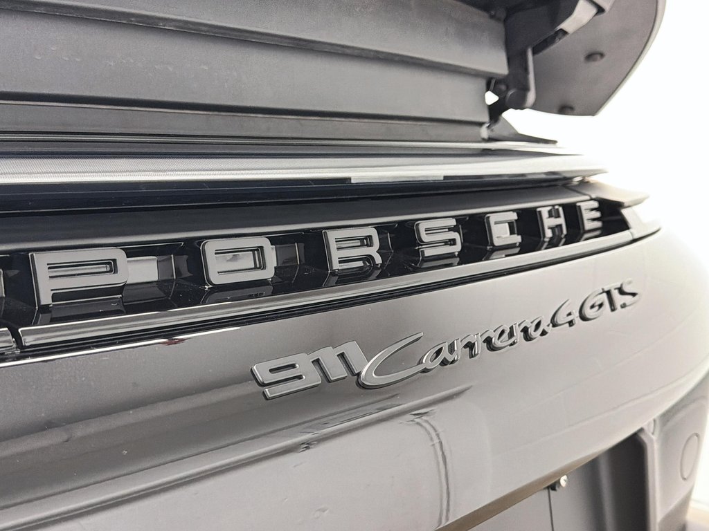 2025 Porsche 911 Carrera 4 GTS Cabriolet Ceramic Composite Brakes in Laval, Quebec - 10 - w1024h768px