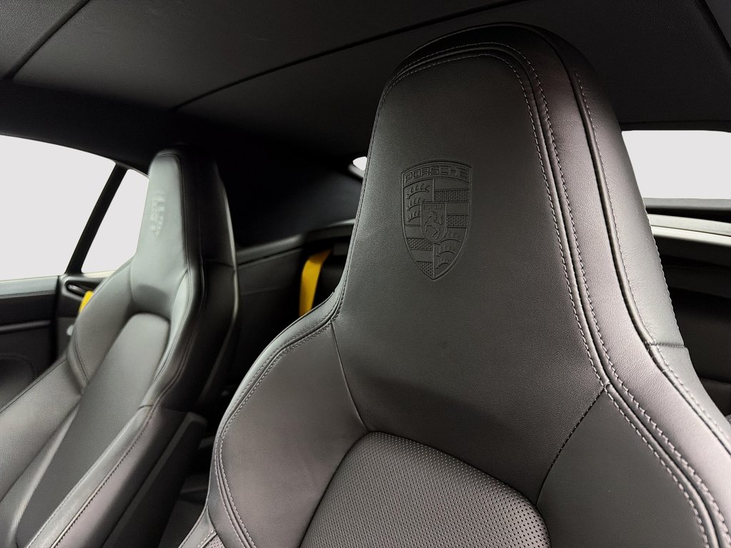2025 Porsche 911 Carrera 4 GTS Cabriolet Ceramic Composite Brakes in Laval, Quebec - 29 - w1024h768px